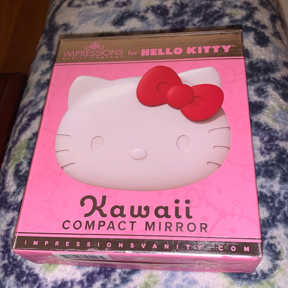 NWT Hello Kitty Kawaii Compact Mirror